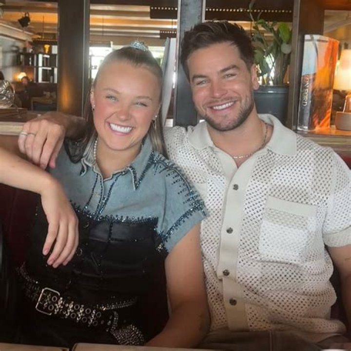 Who Is Jewel Dating In 2022? Details On Boyfriend And Relationship Of American Song Contest Alaska S |